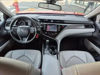 Toyota Camry 2019 SE sedán de 4 puertas