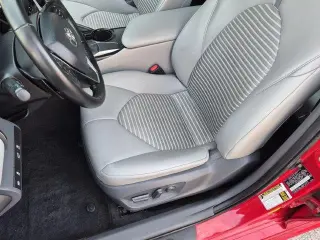 Toyota Camry 2019 SE sedán de 4 puertas
