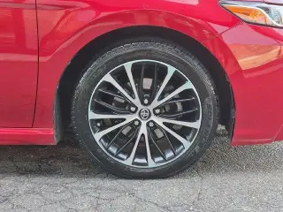 Toyota Camry 2019 SE sedán de 4 puertas