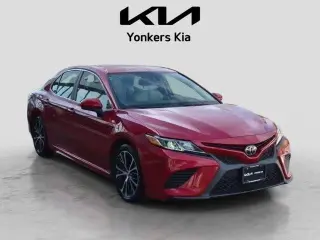 Toyota Camry 2019 SE sedán de 4 puertas