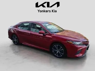 Toyota Camry 2019 SE sedán de 4 puertas