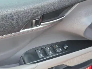 Toyota Camry 2019 SE sedán de 4 puertas