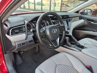Toyota Camry 2019 SE sedán de 4 puertas