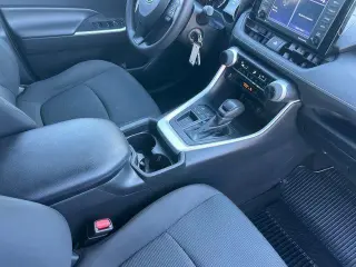 Toyota RAV4 2021 LE 4dr SUV