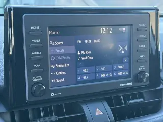 Toyota RAV4 2021 LE 4dr SUV