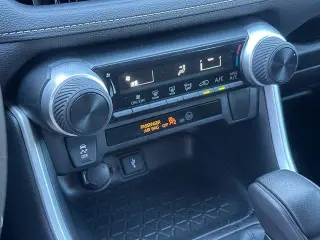Toyota RAV4 2021 LE 4dr SUV