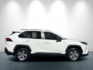 Toyota RAV4 2021 LE 4dr SUV