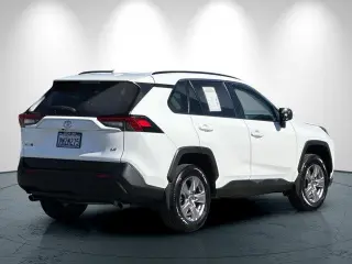 Toyota RAV4 2021 LE 4dr SUV