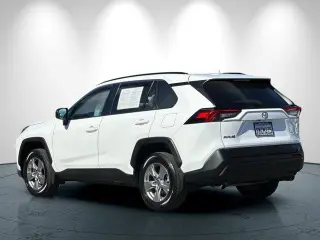 Toyota RAV4 2021 LE 4dr SUV