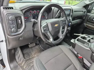 Chevrolet Silverado 2500HD 2023 4x4 LT 4dr Crew Cab SB