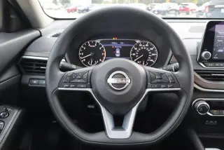 Nissan Altima 2025 2.5 SV 4dr Sedán