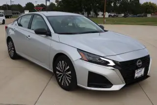 Nissan Altima 2025 2.5 SV 4dr Sedán