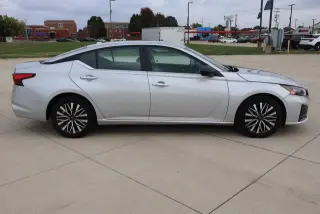 Nissan Altima 2025 2.5 SV 4dr Sedán