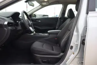 Nissan Altima 2025 2.5 SV 4dr Sedán
