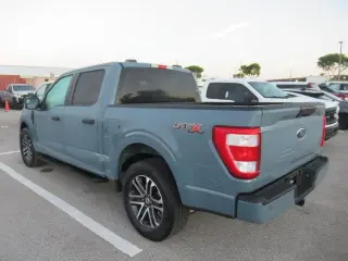 Ford F-150 2023 4x2 XL 4dr SuperCrew 5.5 ft. SB