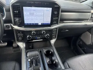 Ford F-150 2022 4x4 Lariat 4dr SuperCrew 6.5 ft. SB