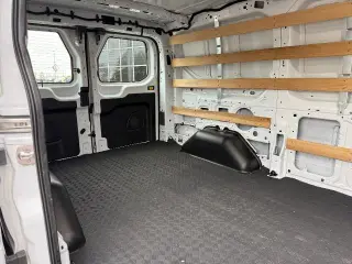Ford Transit 2025 250 3dr SWB Techo Bajo Furgón de Carga
