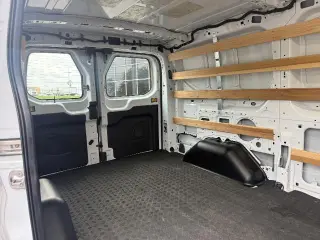 Ford Transit 2025 250 3dr SWB Techo Bajo Furgón de Carga