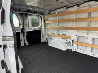 Ford Transit 2025 250 3 puertas SWB techo bajo furgón de carga