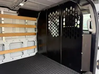 Ford Transit 2025 250 3 puertas SWB techo bajo furgón de carga