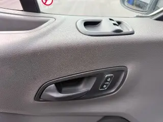 Ford Transit 2025 250 3 puertas SWB techo bajo furgón de carga