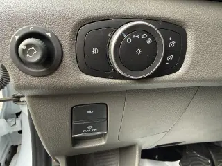 Ford Transit 2025 250 3 puertas SWB techo bajo furgón de carga