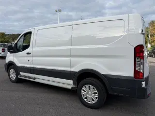 Ford Transit 2025 250 3 puertas SWB techo bajo furgón de carga