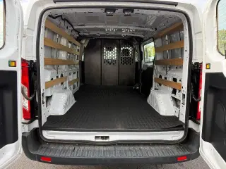 Ford Transit 2025 250 3 puertas SWB techo bajo furgón de carga
