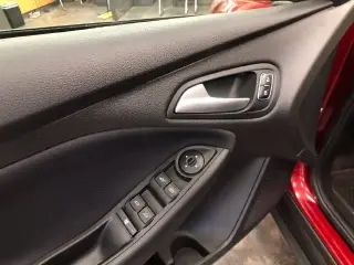 Ford Focus 2017 SE 4dr Sedán