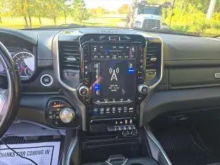Ram 1500 2021 4x4 Laramie 4dr Crew Cab 5.6 ft. SB Camioneta