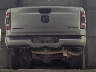 Ram 1500 2024 4x4 Big Horn Cabina con 4 puertas y 7 plazas 5.6 ft. SB Pickup