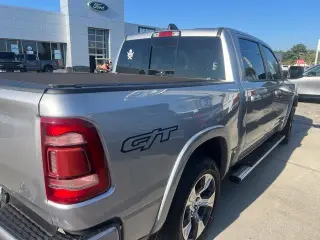 Ram 1500 2022 4x2 Laramie 4p Cabilla de Tripulacion 5.6 ft. SB Pickup