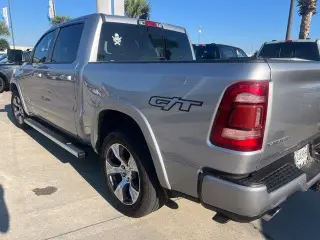 Ram 1500 2022 4x2 Laramie 4p Cabilla de Tripulacion 5.6 ft. SB Pickup