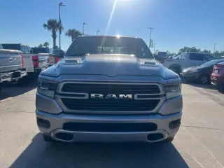 Ram 1500 2022 4x2 Laramie 4p Cabilla de Tripulacion 5.6 ft. SB Pickup
