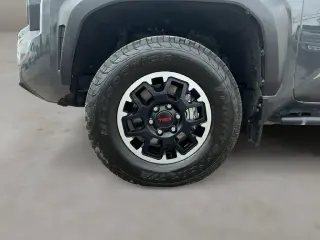 Toyota Tacoma 2024 4x4 TRD Off-Road 4dr Double Cab 5.0 ft SB 8A