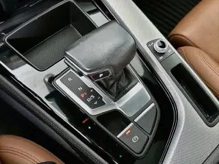 Audi A4 2022 AWD quattro S line Premium Plus 45 TFSI 4dr Sedán