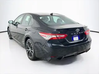 Toyota Camry 2019 SE Sedán 4 puertas