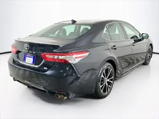 Toyota Camry 2019 SE Sedán 4 puertas