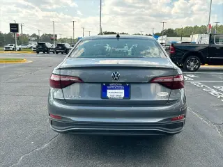 Volkswagen Jetta 2024 SE 4dr Sedán