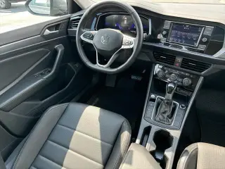 Volkswagen Jetta 2024 SE 4dr Sedán