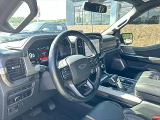 Ford F-150 2023 4x4 Platinum 4dr SuperCrew 5.5 ft. SB