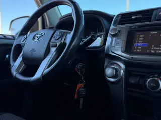 Toyota 4Runner 2016 4x4 SR5 4dr SUV