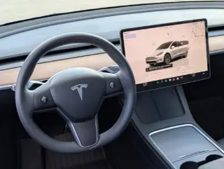 Tesla Model Y 2025 AWD Long Range 4dr Crossover