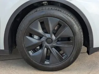 Tesla Model Y 2025 AWD Long Range 4dr Crossover