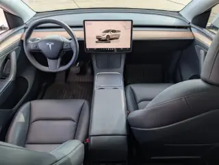 Tesla Model Y 2025 AWD Long Range 4dr Crossover