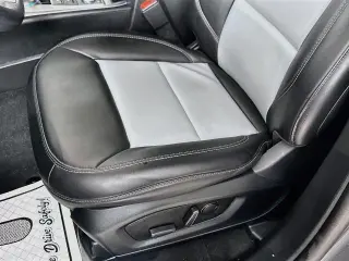 Ford Explorer 2023 AWD XLT SUV de 4 puertas