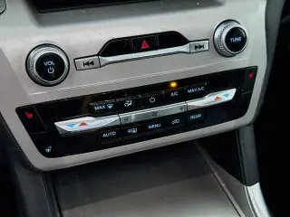 Ford Explorer 2023 AWD XLT SUV de 4 puertas