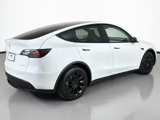 Tesla Model Y 2025 AWD Largo Alcance, 4 puertas, Crossover