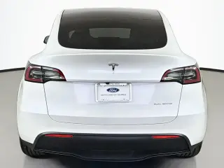 Tesla Model Y 2025 AWD Largo Alcance, 4 puertas, Crossover
