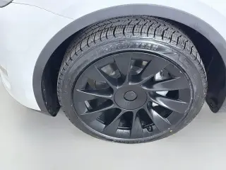 Tesla Model Y 2025 AWD Largo Alcance, 4 puertas, Crossover